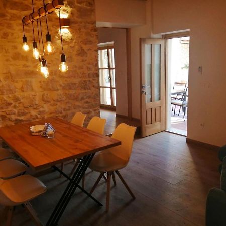 Apartments Dalmatian Stone House トゥラニ エクステリア 写真