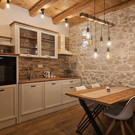 Apartments Dalmatian Stone House トゥラニ エクステリア 写真