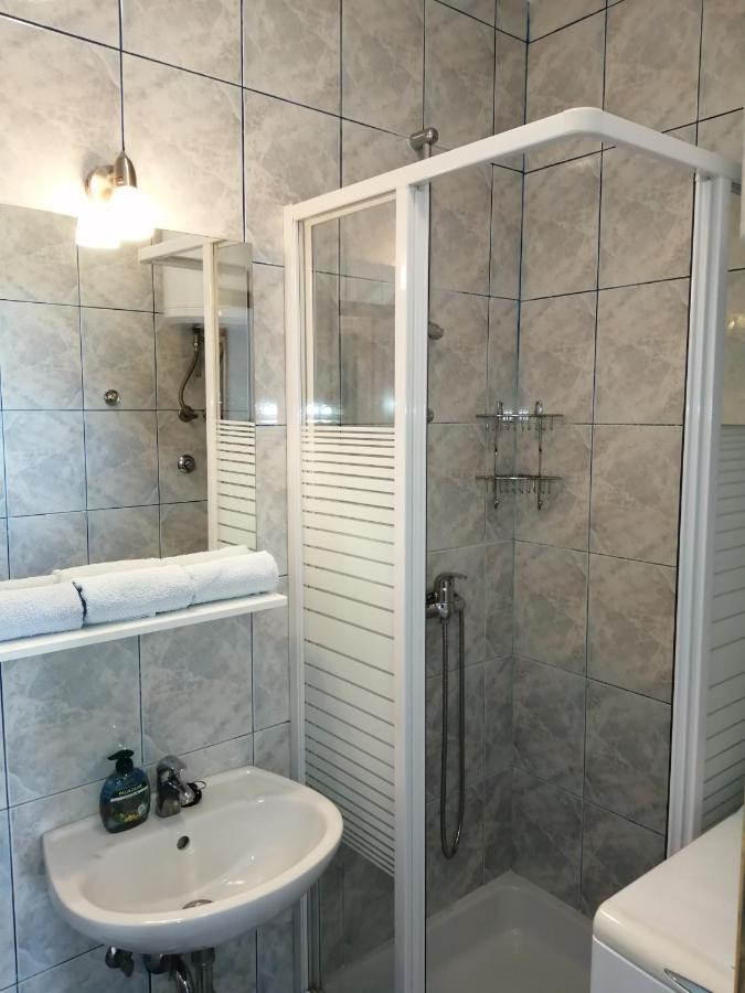 Apartments Dalmatian Stone House トゥラニ エクステリア 写真