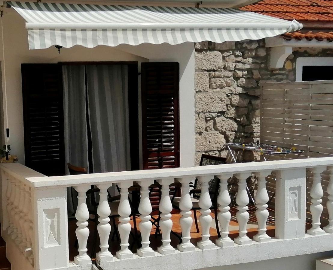 Apartments Dalmatian Stone House トゥラニ エクステリア 写真