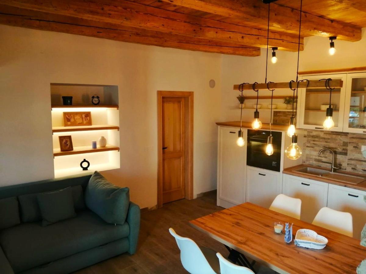 Apartments Dalmatian Stone House トゥラニ エクステリア 写真