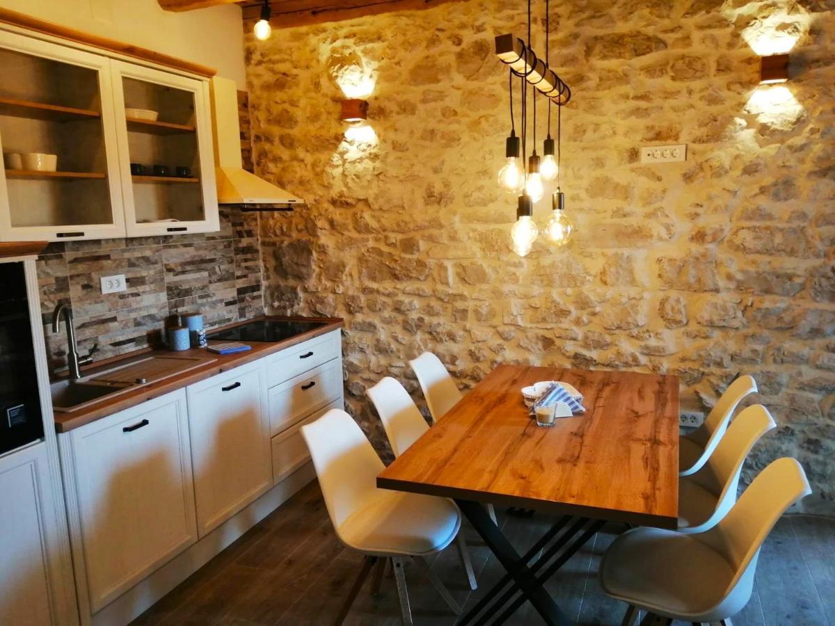 Apartments Dalmatian Stone House トゥラニ エクステリア 写真