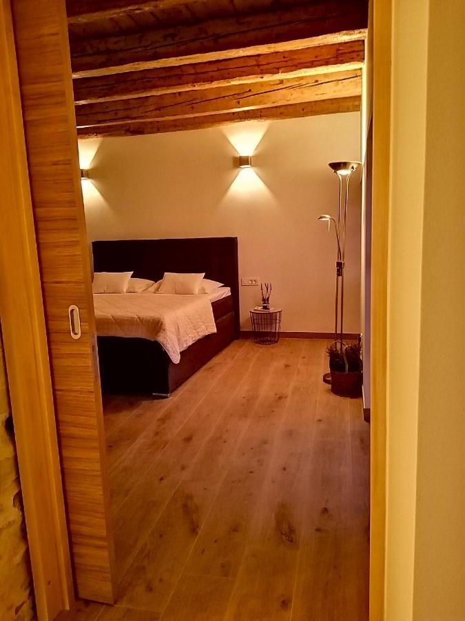 Apartments Dalmatian Stone House トゥラニ エクステリア 写真