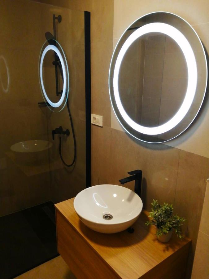 Apartments Dalmatian Stone House トゥラニ エクステリア 写真