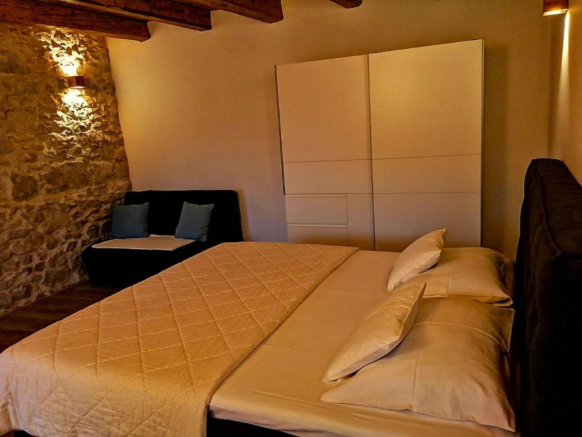 Apartments Dalmatian Stone House トゥラニ エクステリア 写真