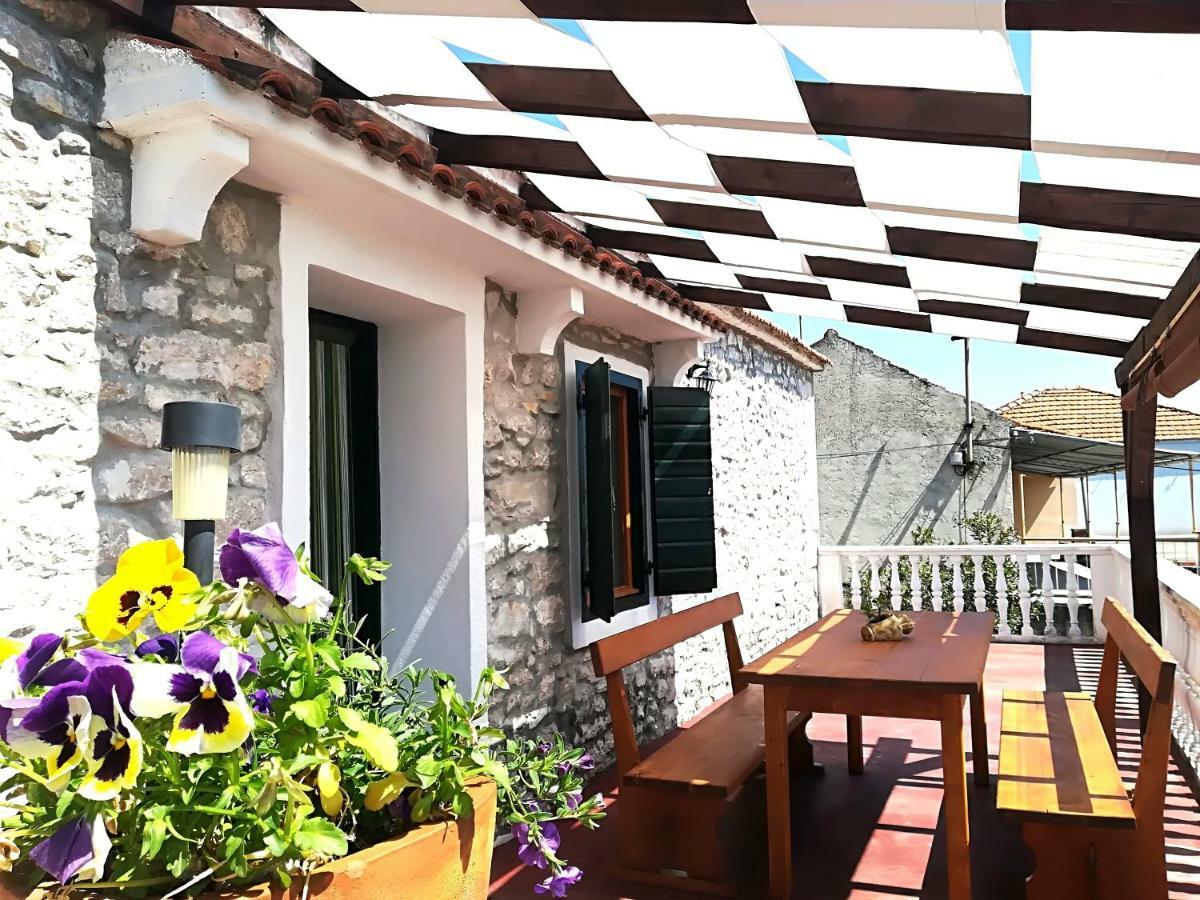 Apartments Dalmatian Stone House トゥラニ エクステリア 写真