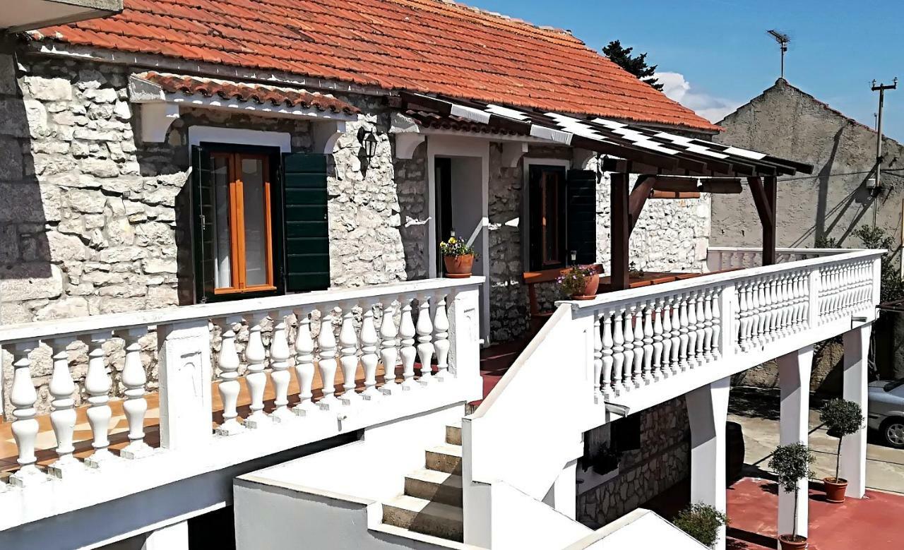 Apartments Dalmatian Stone House トゥラニ エクステリア 写真